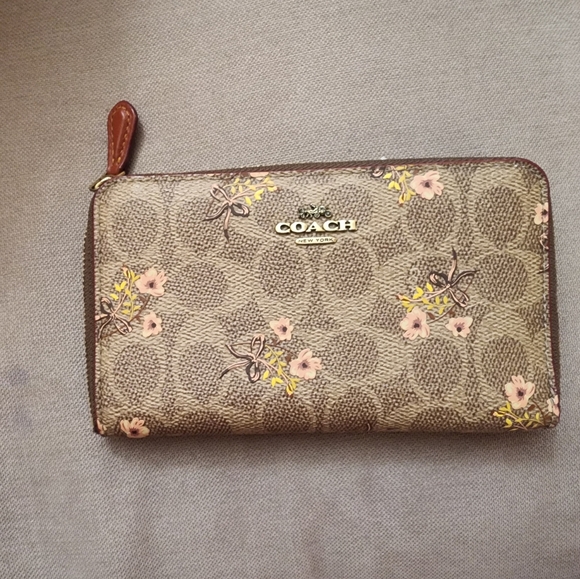 Coach Prairie Floral Accordion Zip Wallet With Red Leather Interior - Picture 2 of 7